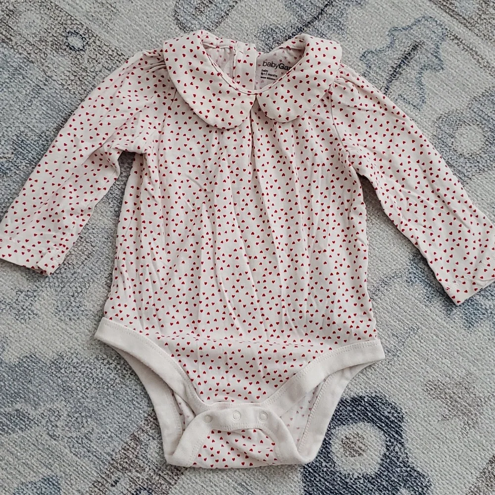 Baby Gap Infant Girls Tiny Hearts Collared Bodysuit Sz6-12m
